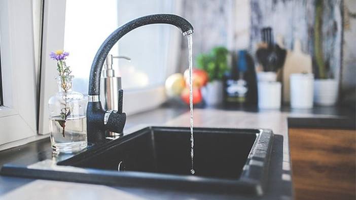 Lavabo tıkanıklığına pet şişe çözümü! Usta çağırmaya gerek yok 10